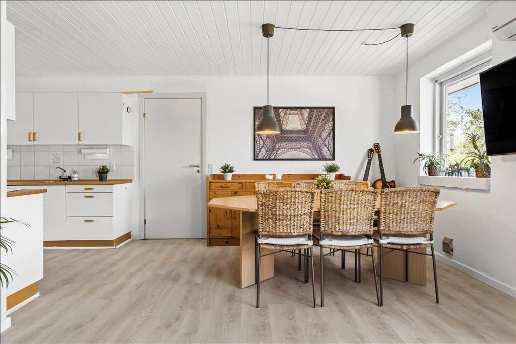 Villa House Near Public Transport Lystrup Exterior foto